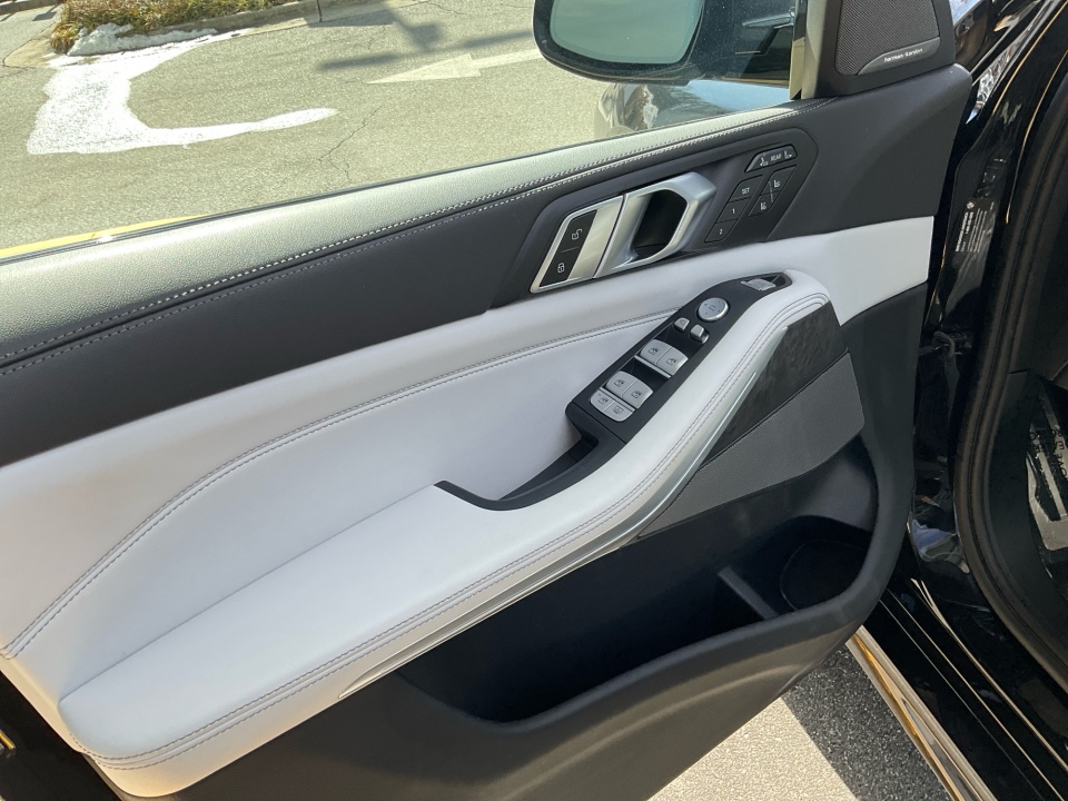 5UX23EM08P9S04086 2023 BMW X7 xDrive40i