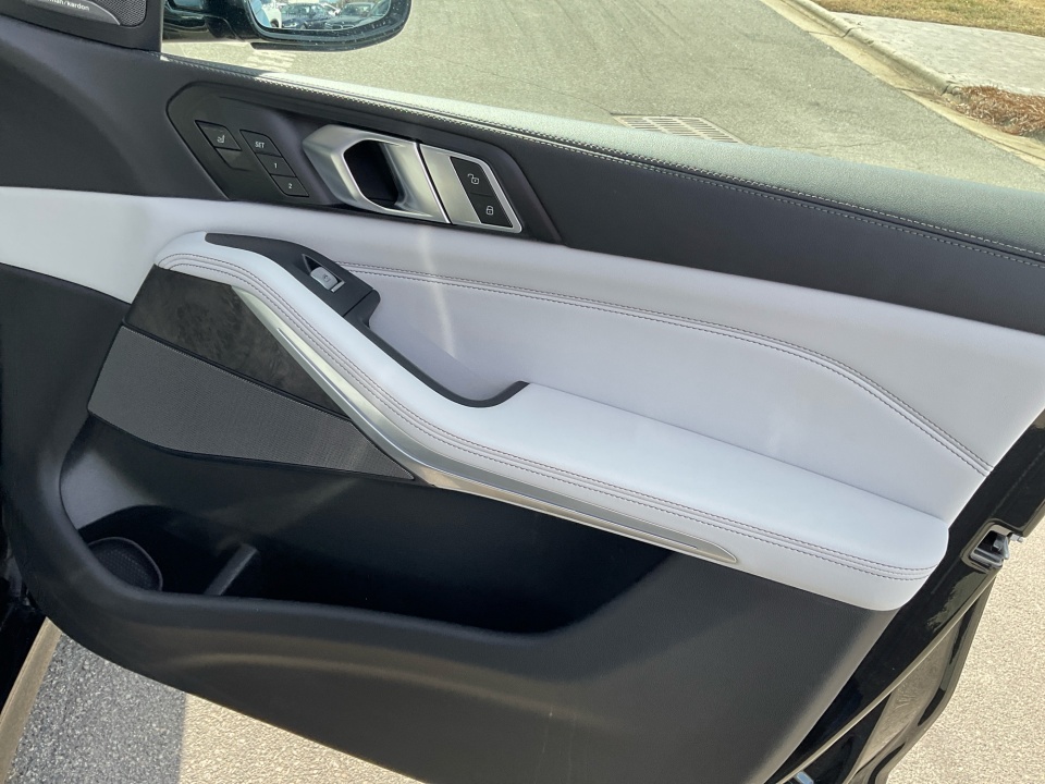 5UX23EM08P9S04086 2023 BMW X7 xDrive40i