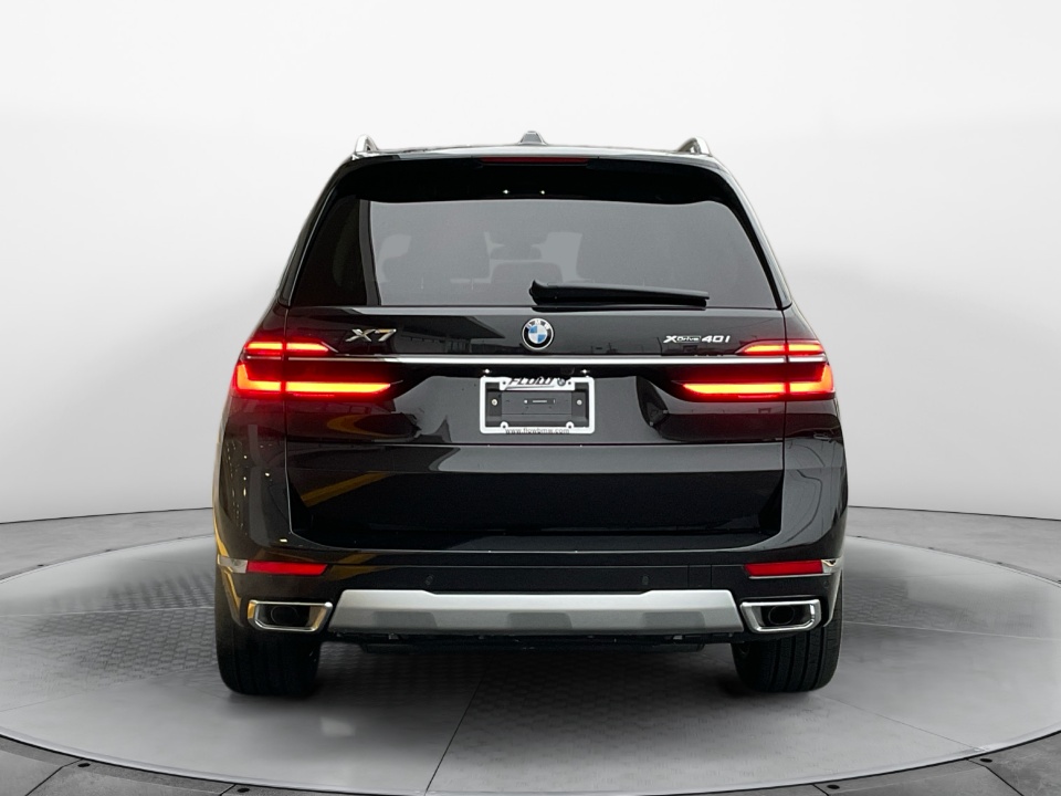 5UX23EM09T9325879 2026 BMW X7 xDrive40i
