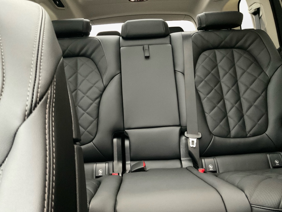 5UX23EM09T9325879 2026 BMW X7 xDrive40i