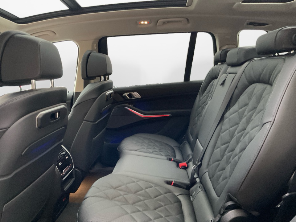 5UX23EM09T9325879 2026 BMW X7 xDrive40i