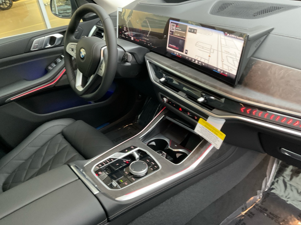 5UX23EM09T9325879 2026 BMW X7 xDrive40i