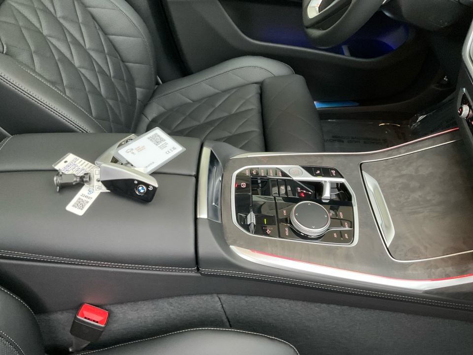 5UX23EM09T9325879 2026 BMW X7 xDrive40i