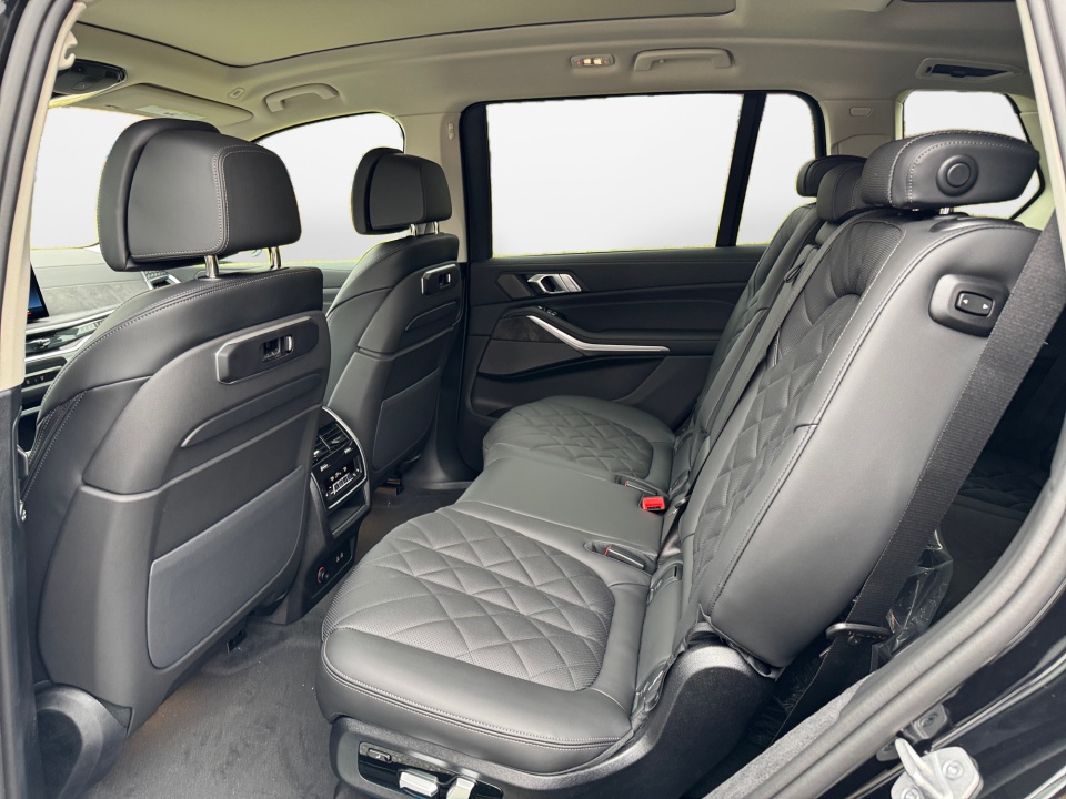 5UX23EM0XT9246169 2026 BMW X7 xDrive40i