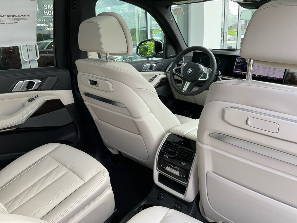 5UX23EM0XV9473669 2027 BMW X7 xDrive40i