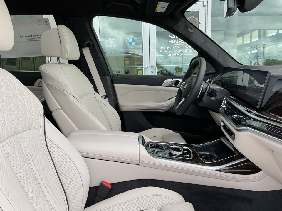 5UX23EM0XV9473669 2027 BMW X7 xDrive40i