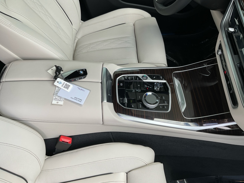 5UX23EM0XV9473669 2027 BMW X7 xDrive40i