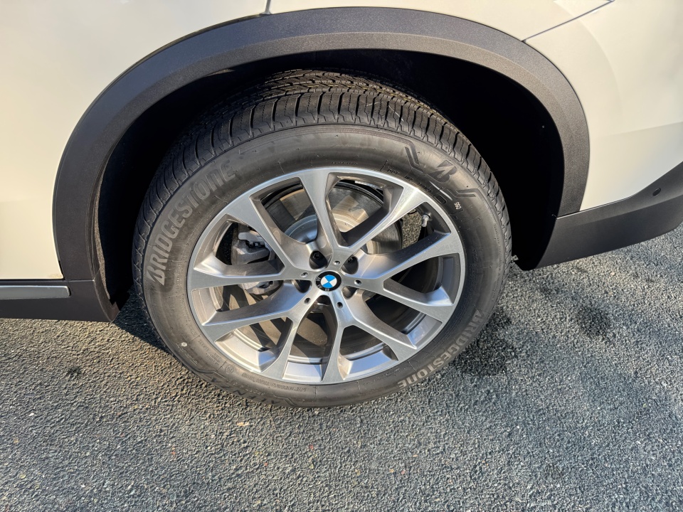 5UX23EU02T9318787 2026 BMW X5 xDrive40i