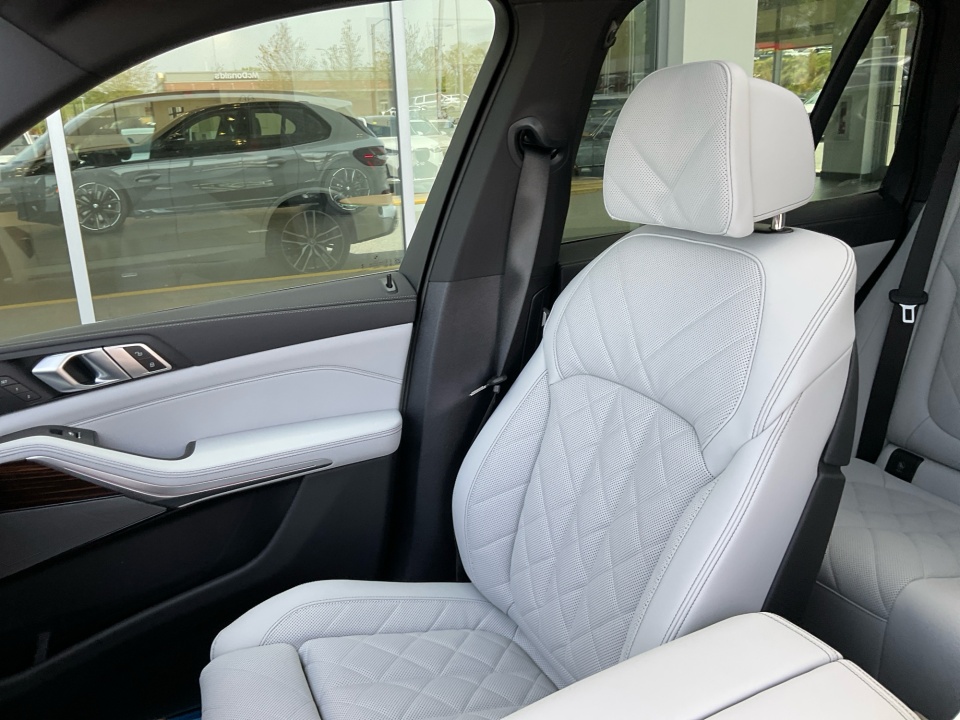 5UX23EU06T9430055 2026 BMW X5 xDrive40i