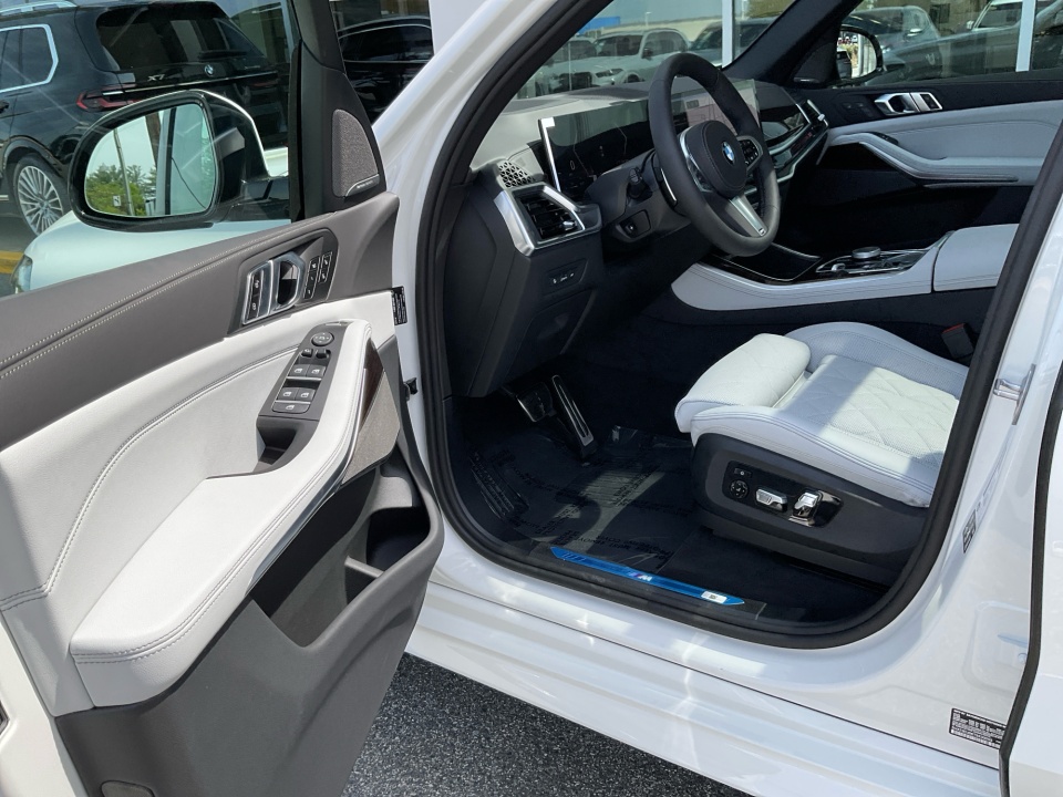 5UX23EU06T9430055 2026 BMW X5 xDrive40i