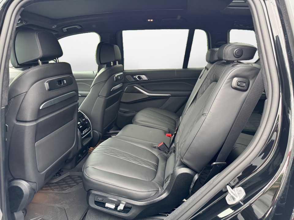 5UX33EM01V9469952 2027 BMW X7 M60i