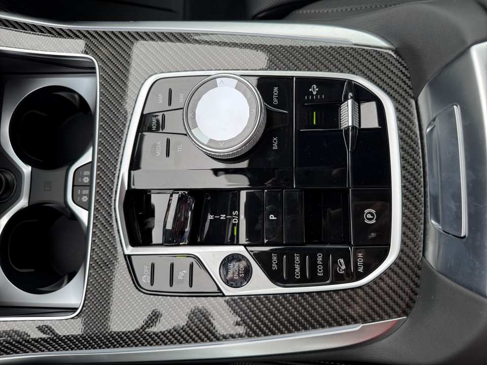 5UX33EM01V9469952 2027 BMW X7 M60i