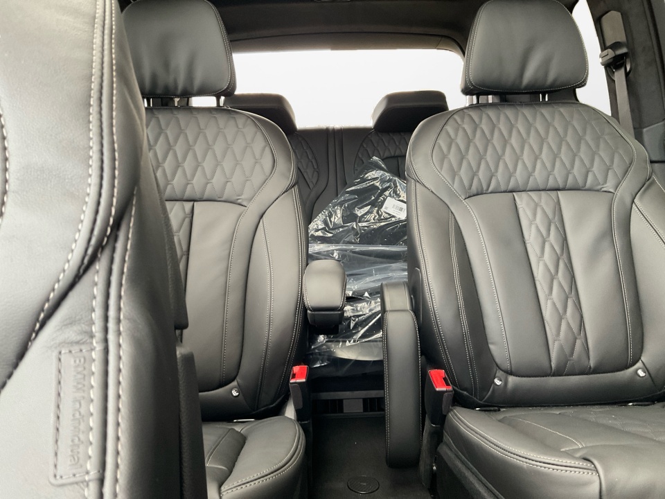 5UX33EM03T9349244 2026 BMW X7 M60i