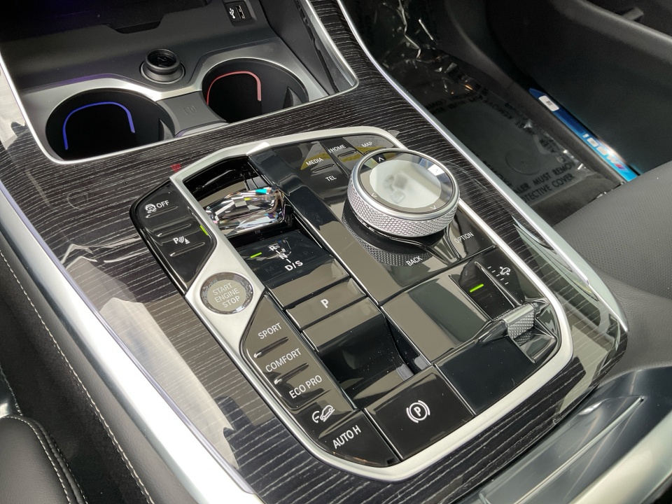 5UX33EM03T9349244 2026 BMW X7 M60i