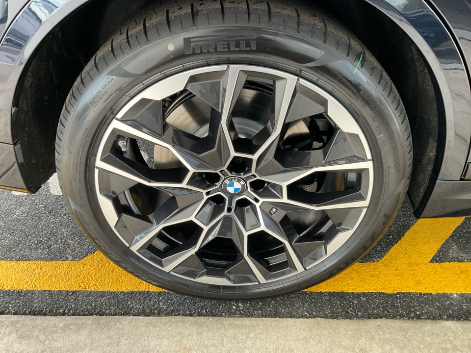 5UX33EM03T9349244 2026 BMW X7 M60i