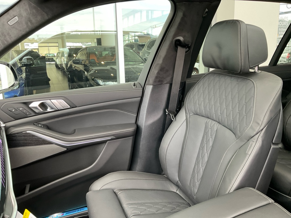 5UX33EM03T9349244 2026 BMW X7 M60i
