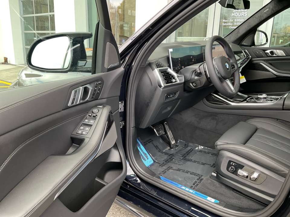 5UX33EM03T9349244 2026 BMW X7 M60i