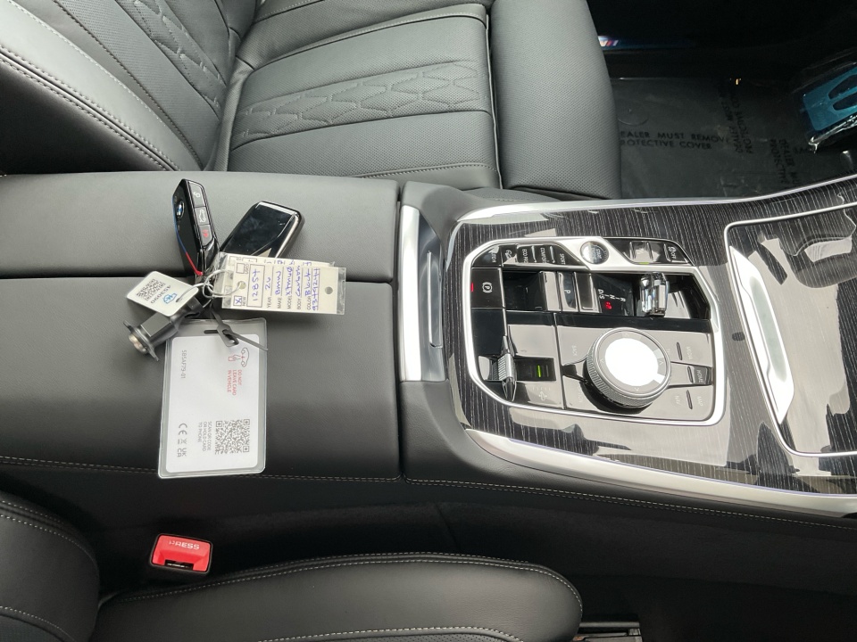 5UX33EM03T9349244 2026 BMW X7 M60i