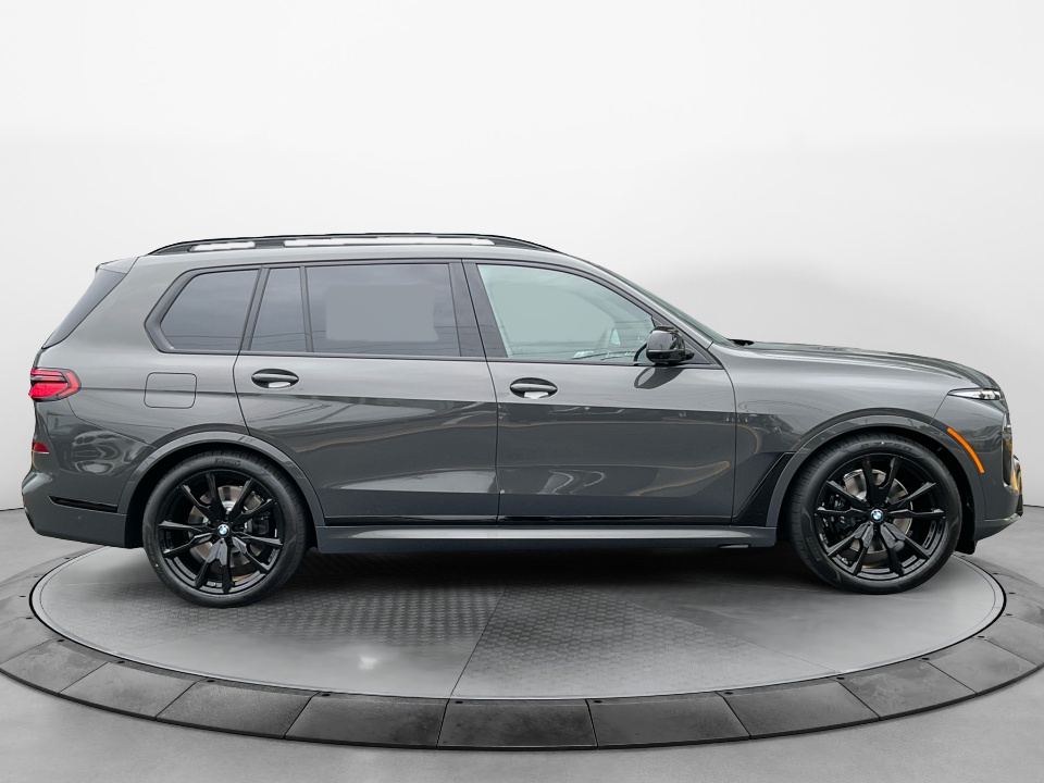 5UX33EM04T9346045 2026 BMW X7 M60i