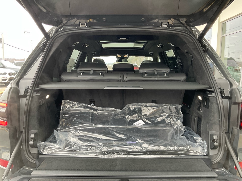 5UX33EM04T9346045 2026 BMW X7 M60i