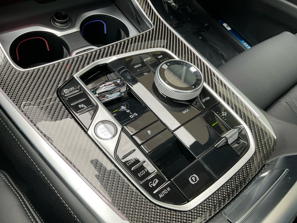 5UX33EM04T9346045 2026 BMW X7 M60i