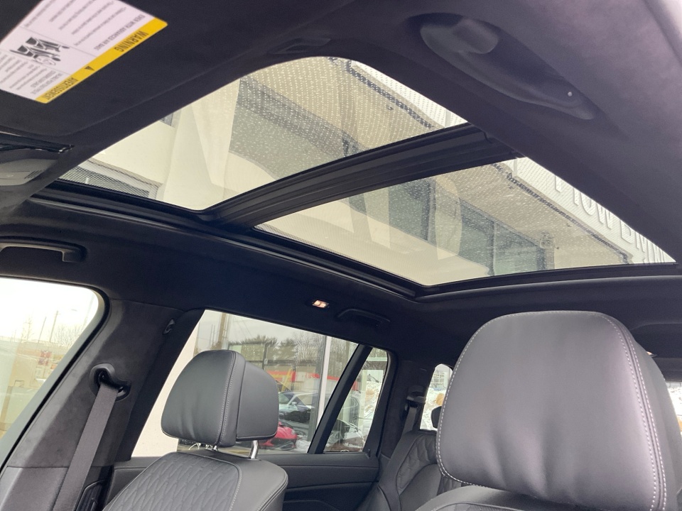 5UX33EM04T9346045 2026 BMW X7 M60i