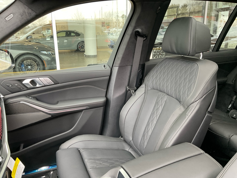 5UX33EM04T9346045 2026 BMW X7 M60i