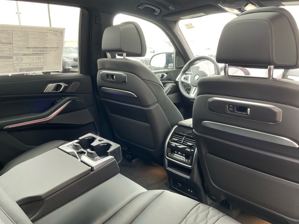 5UX33EM04T9346045 2026 BMW X7 M60i