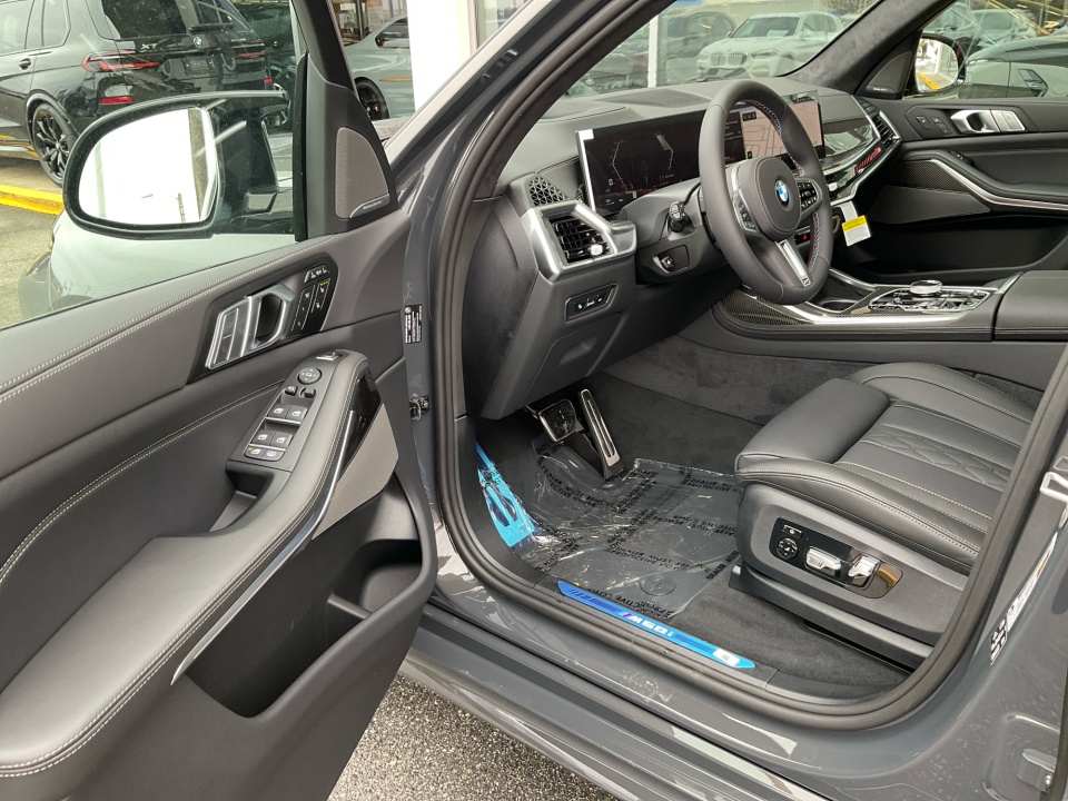 5UX33EM04T9346045 2026 BMW X7 M60i