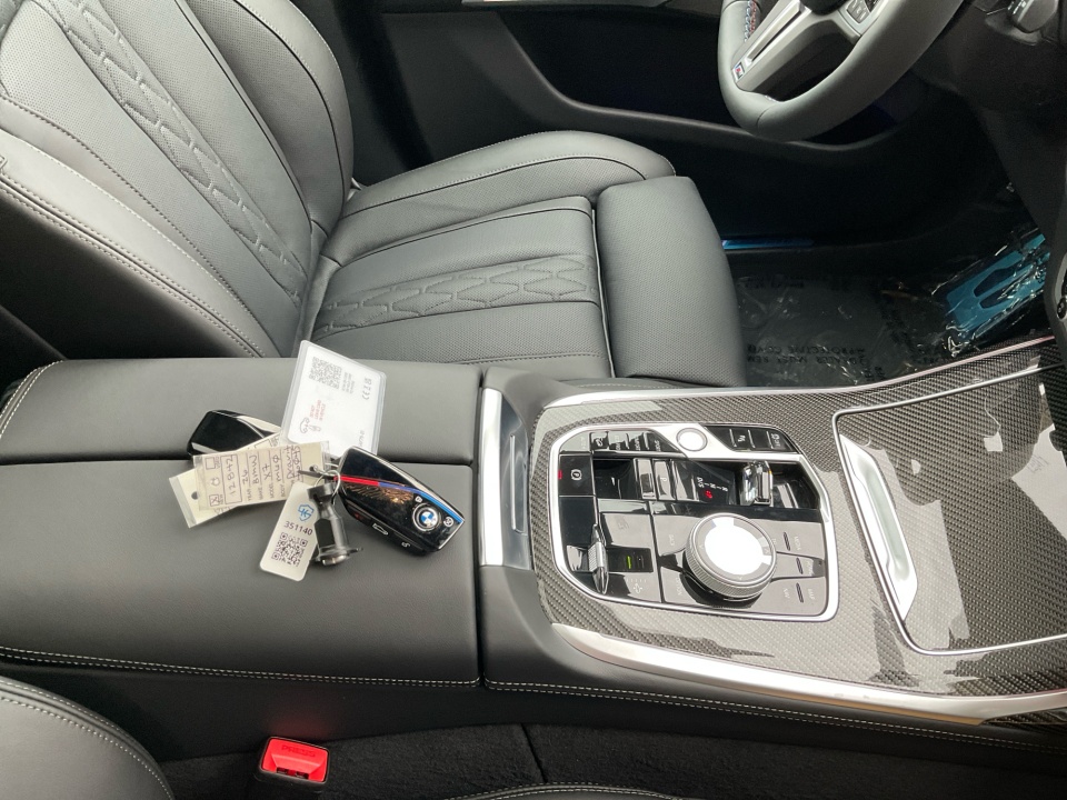 5UX33EM04T9346045 2026 BMW X7 M60i