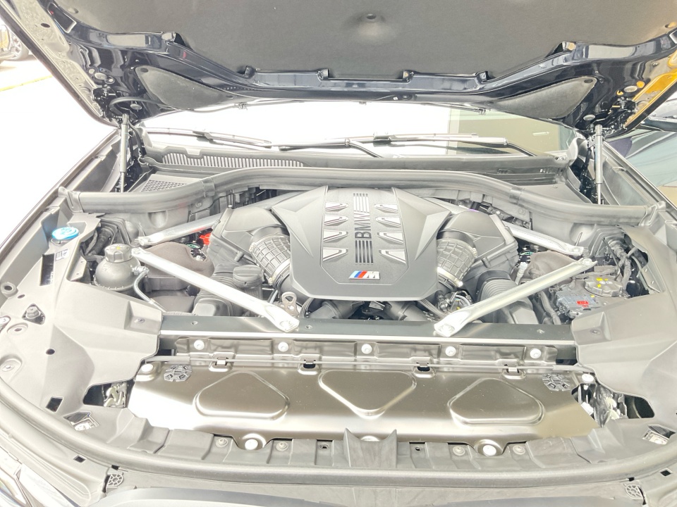 5UX33EM08V9546204 2027 BMW X7 M60i