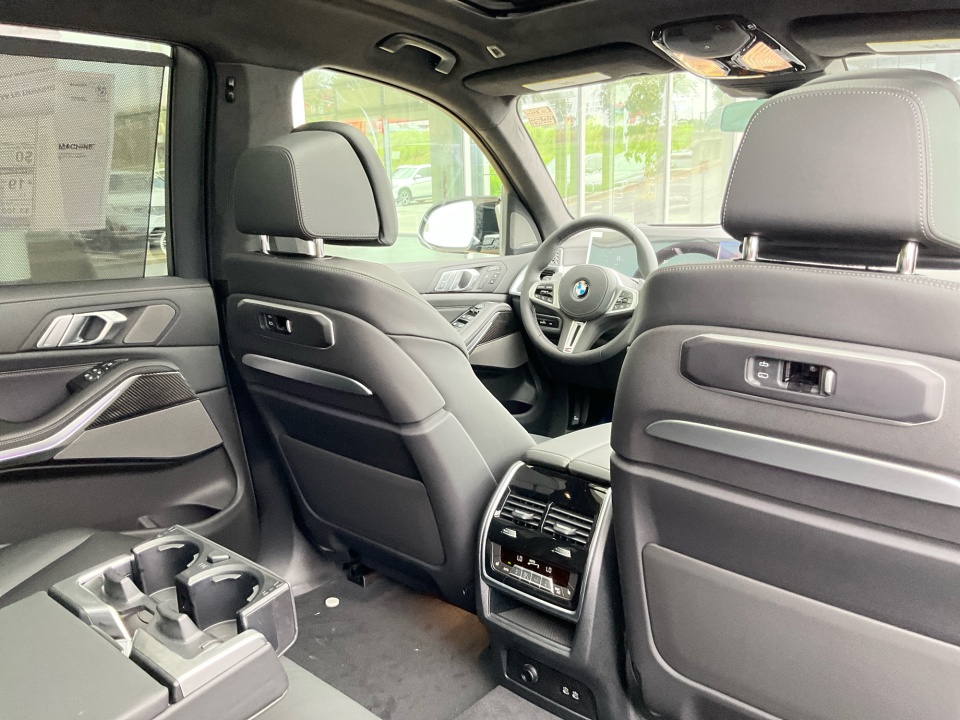 5UX33EM08V9546204 2027 BMW X7 M60i