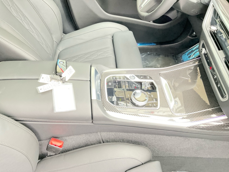 5UX33EM08V9546204 2027 BMW X7 M60i