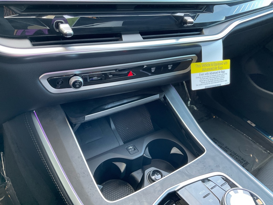 5UX33EU07T9384319 2026 BMW X5 M60i