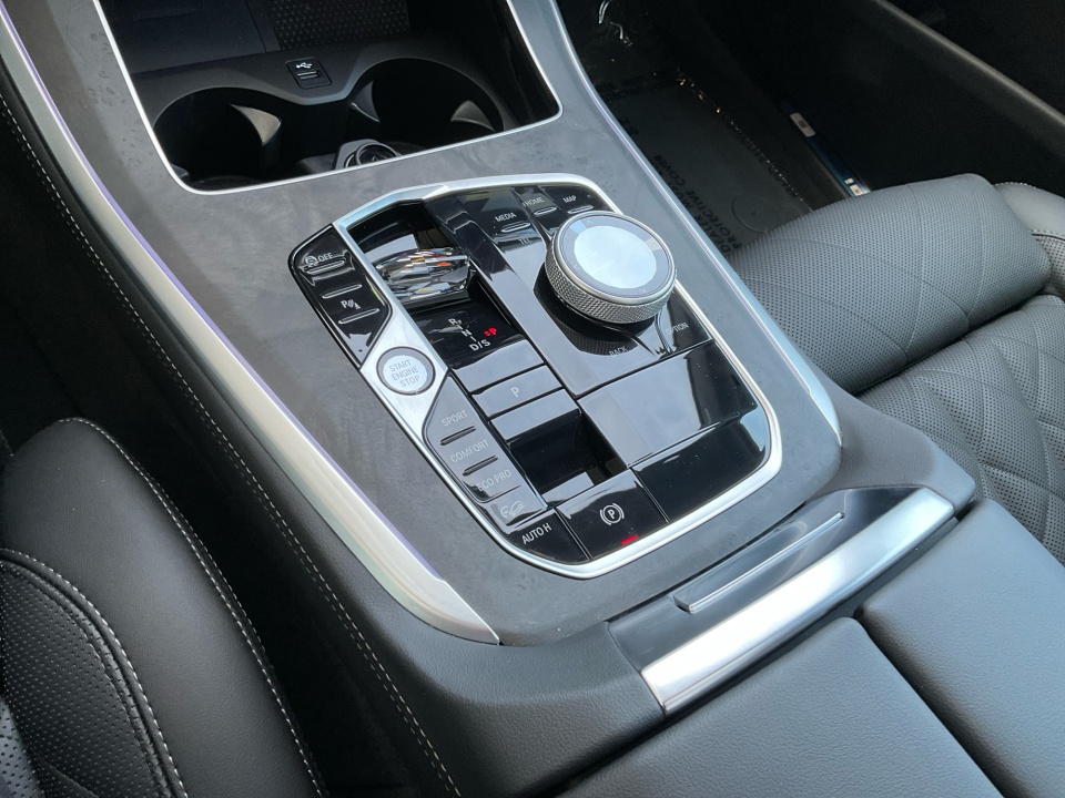 5UX33EU07T9384319 2026 BMW X5 M60i