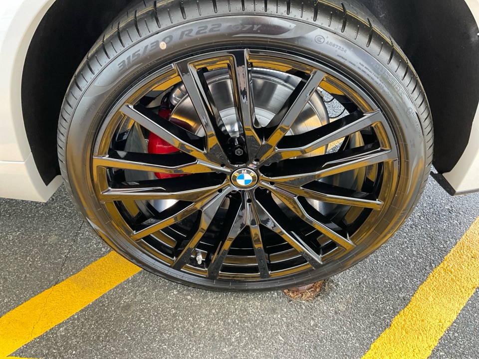 5UX33EU07T9384319 2026 BMW X5 M60i