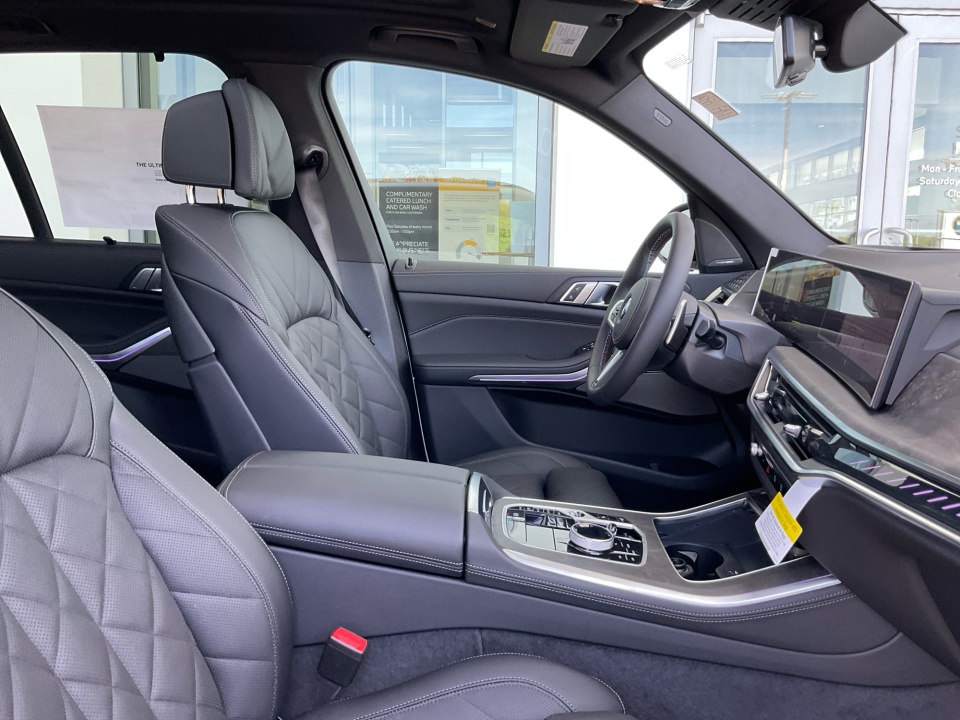 5UX33EU07T9384319 2026 BMW X5 M60i