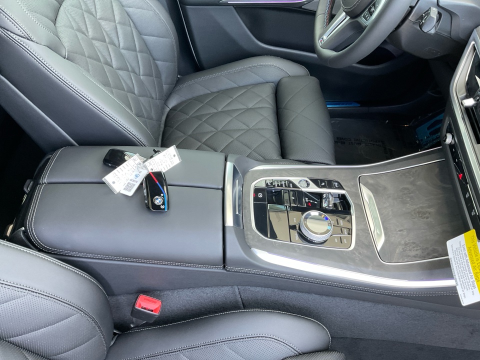 5UX33EU07T9384319 2026 BMW X5 M60i