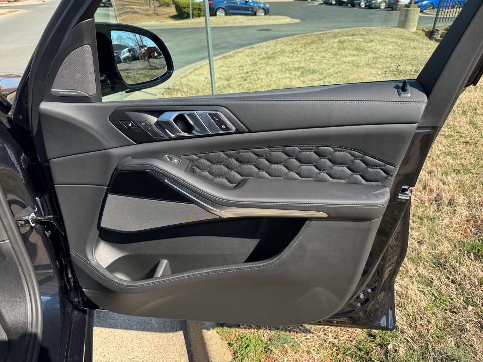 5YM13ET02T9384813 2026 BMW X5 M Competition