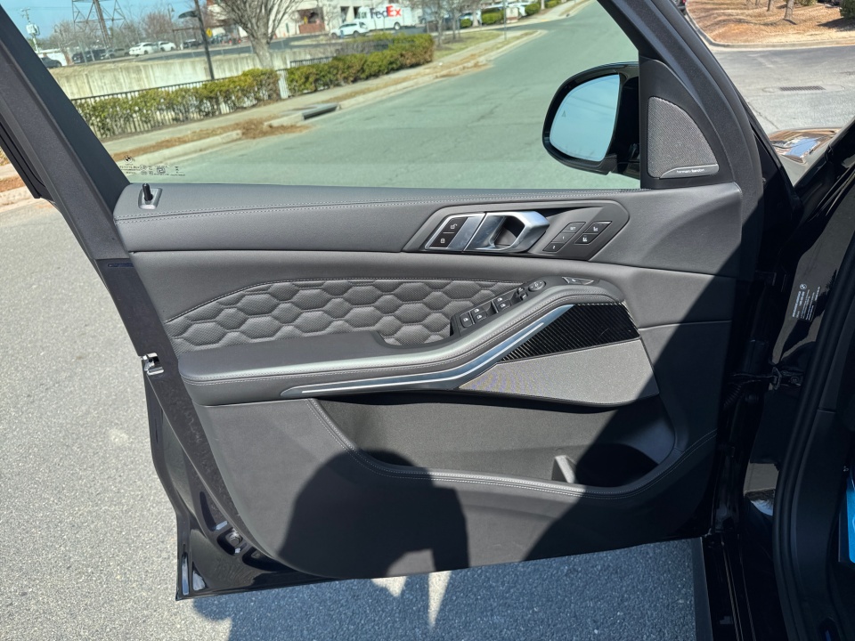 5YM13ET02T9384813 2026 BMW X5 M Competition