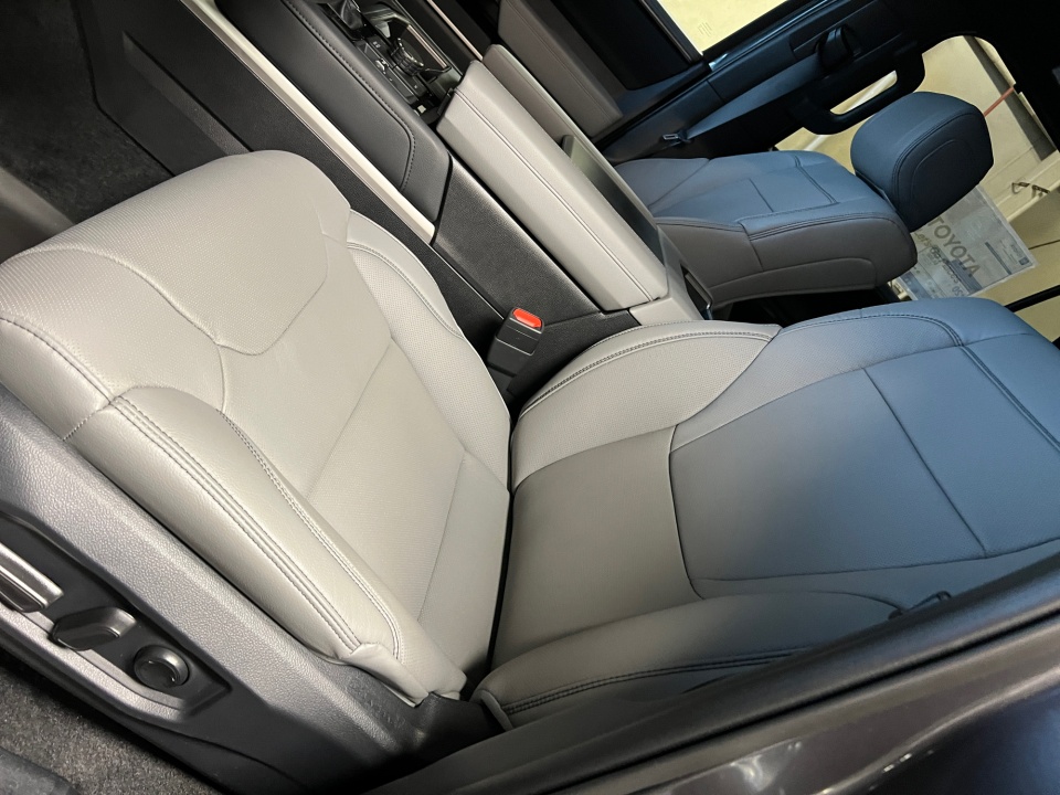 7SVAAABA3TX084636 2026 Toyota Sequoia Limited