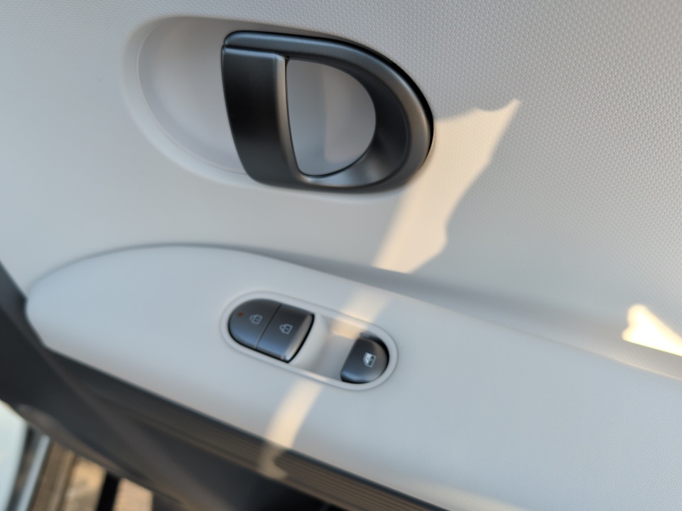 7YAKNDDC4TY045995 2026 Hyundai IONIQ 5 SEL