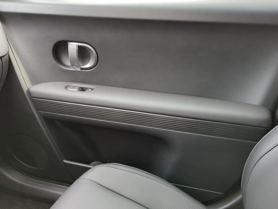 7YAKNDDCXTY045855 2026 Hyundai IONIQ 5 SEL