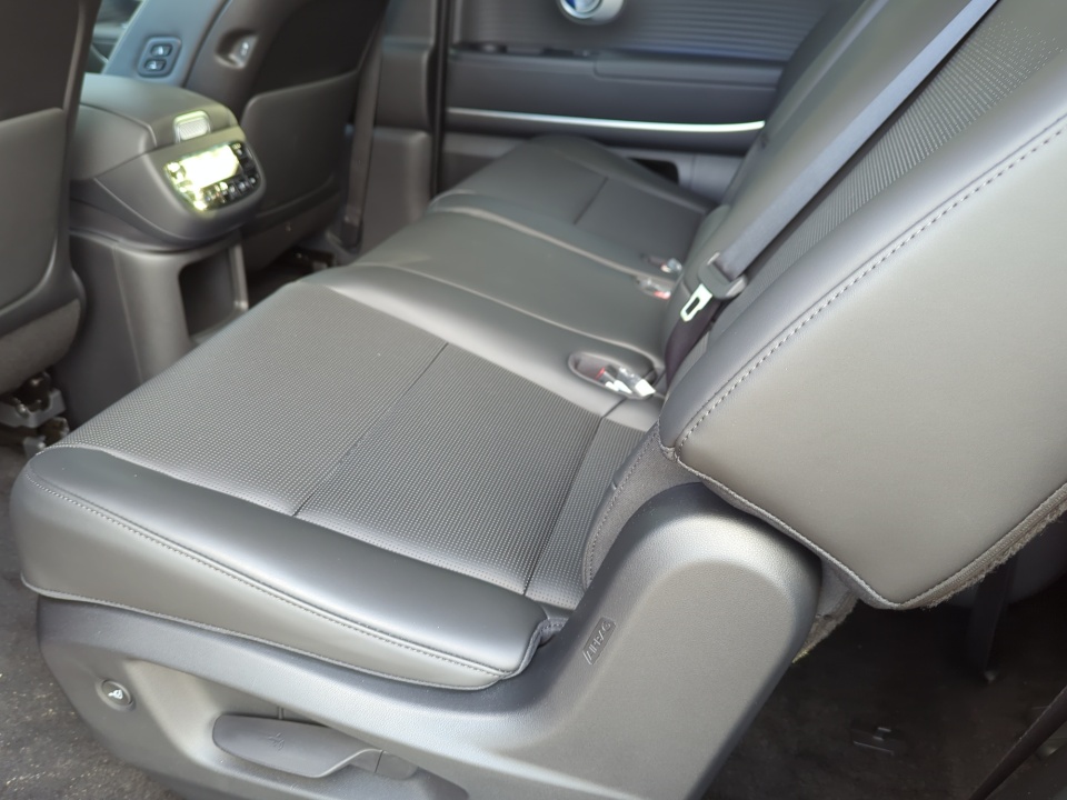 7YAMUFS32TY005439 2026 Hyundai IONIQ 9 SEL