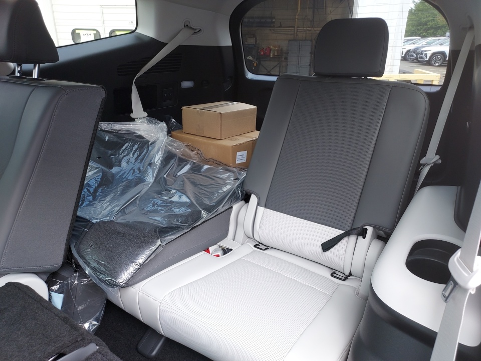 7YAMUFS36TY005251 2026 Hyundai IONIQ 9 SEL