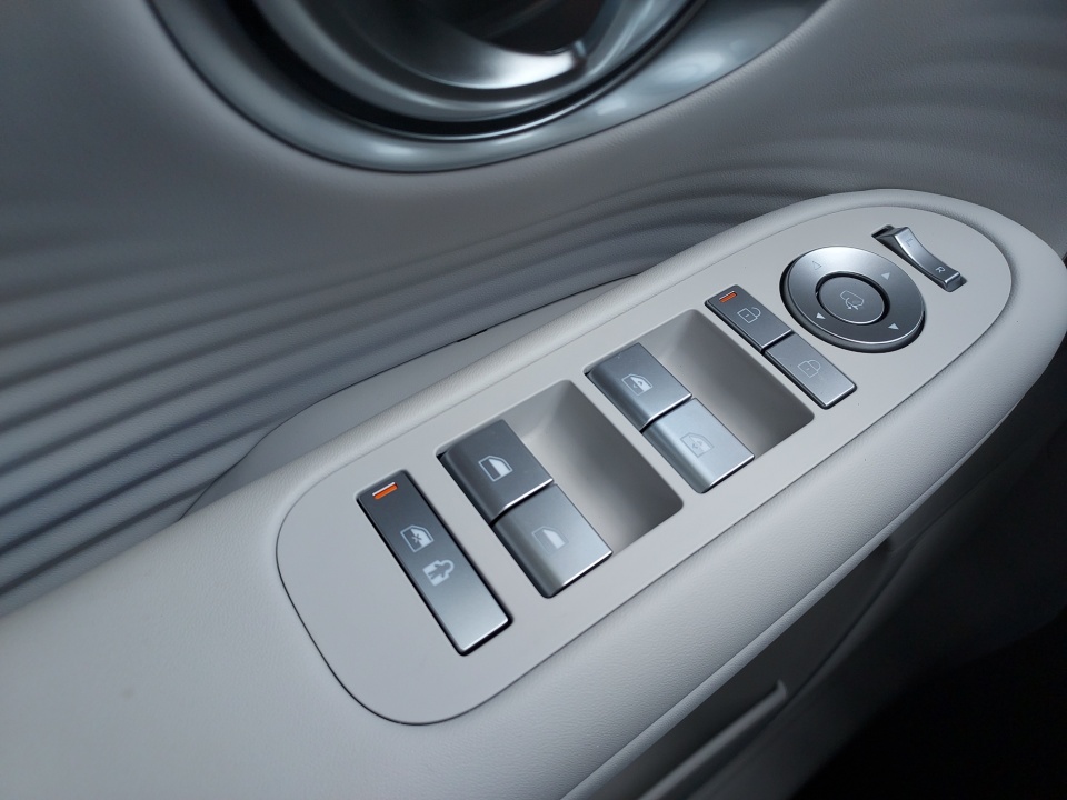 7YAMUFS36TY005251 2026 Hyundai IONIQ 9 SEL