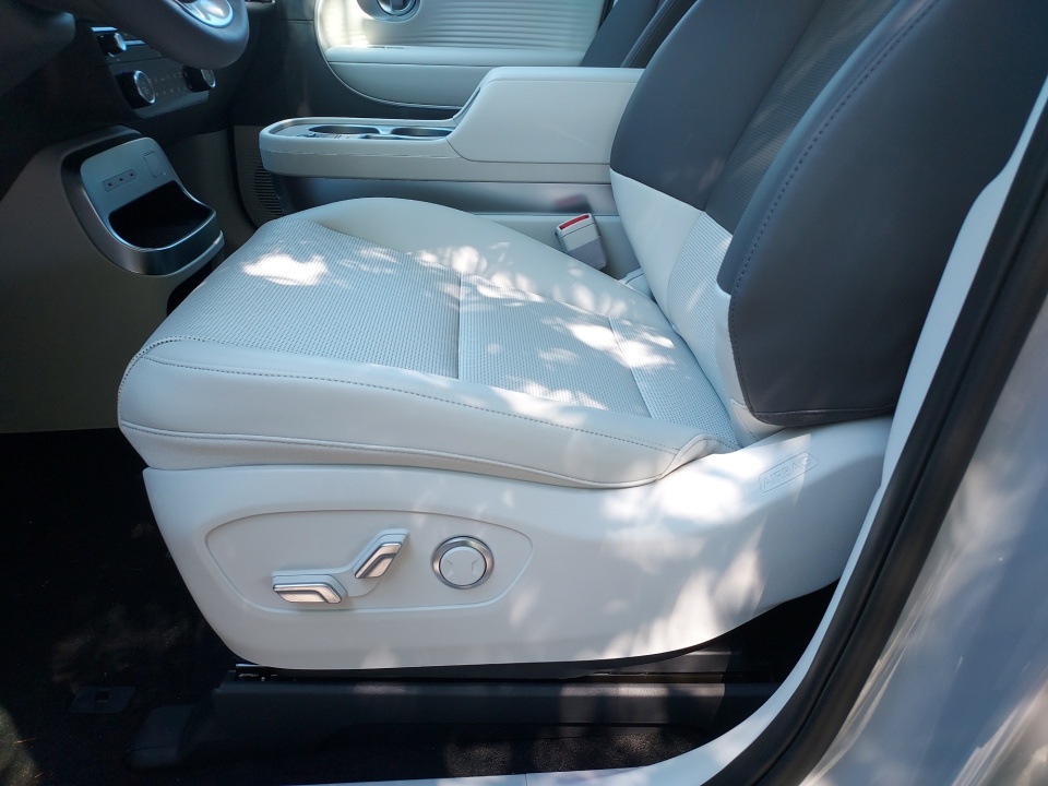 7YAMUFS3XTY008234 2026 Hyundai IONIQ 9 SEL