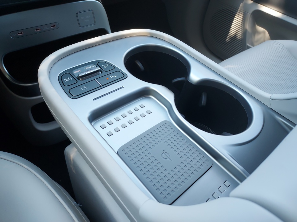 7YAMUFS3XTY008234 2026 Hyundai IONIQ 9 SEL