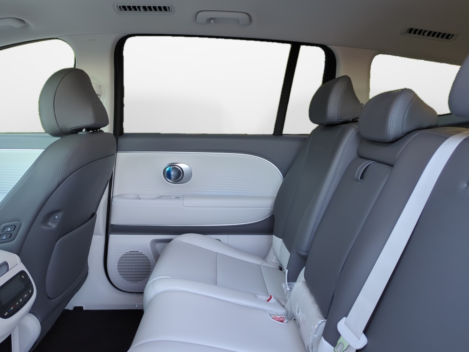 7YAMUFS3XTY008363 2026 Hyundai IONIQ 9 SEL