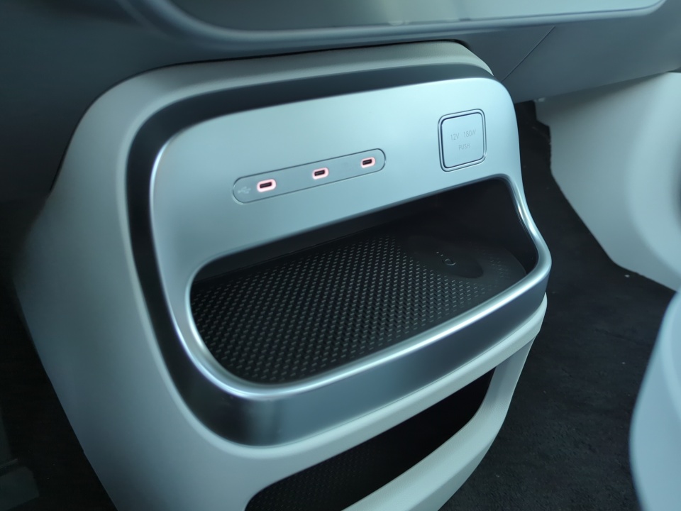 7YAMUFS3XTY008363 2026 Hyundai IONIQ 9 SEL